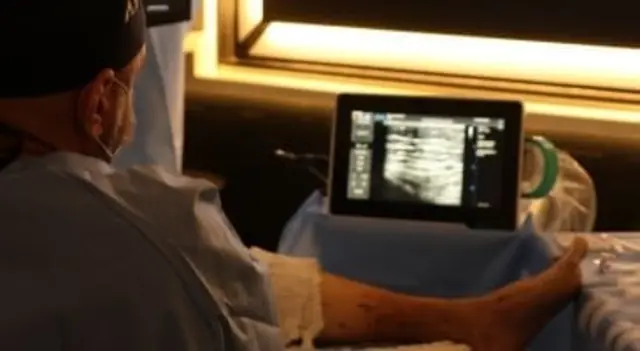 Exame de ultrassom com Doppler feito durante a consulta